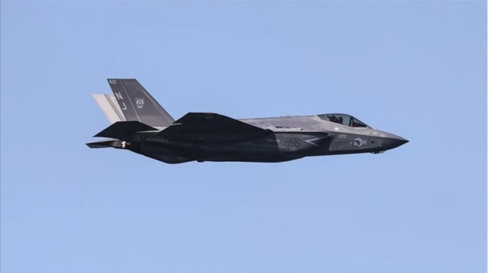 ABŞ-yə məxsus F-35 qırıcısı havada fövqəladə vəziyyət siqnalı verdi 