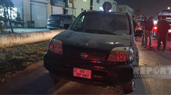 "VAZ-21015" in sürücüsü idarəetməni itirdi, elektrik dirəyini və yol nişanını aşırdı   - FOTO