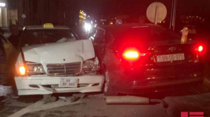 Dörd yol ayrıcında qəza: “FORD” “Mercedes”ə girdi - FOTO 