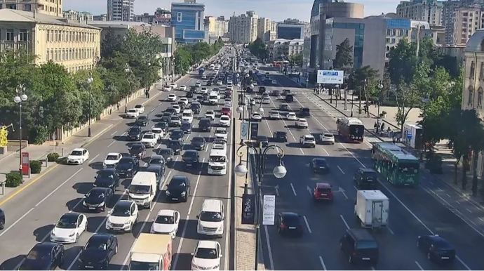 На каких улицах Баку 2 июня наблюдаются транспортные заторы? 