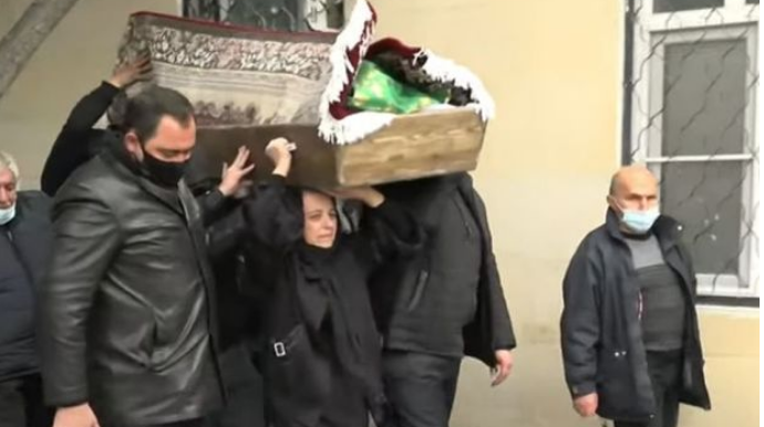 Rəmiş son mənzilə yola salınıb - VİDEO