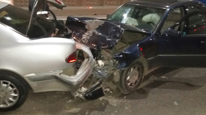 Suraxanıda iki avtomobil toqquşub, yaralanan var 