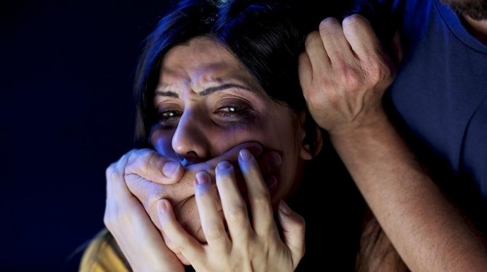 Bakıda gənc qızı tanışları döydü