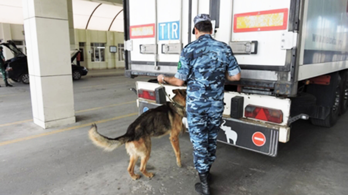 “TIR-dan 63 kq narkotik çıxdı, yaşlı atam günahsız yerə həbsə düşdü”