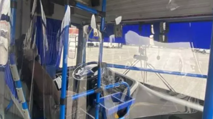 İctimai nəqliyyatda şəffaf arakəsmələr ya yoxdur, ya da... – Qayda pozulur !  