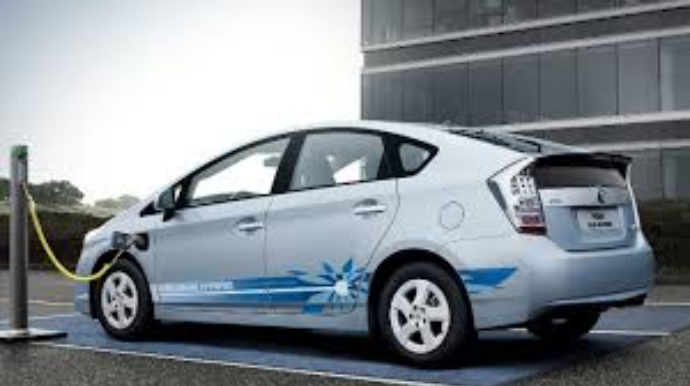 “Hibrid avtomobilə keçmişəm, sərfəlidir” - Deputat 