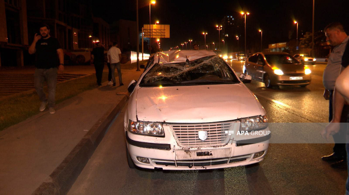 Bakıda avtomobil aşıb, xəsarət alan var   - FOTO