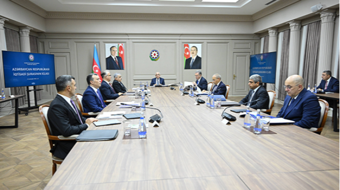 Əli Əsədov nazirləri topladı - FOTO