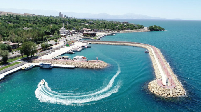 300 min dollarlıq üzən otel