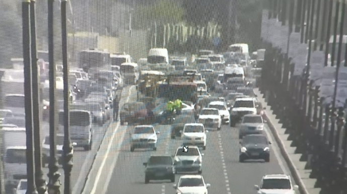 Heydər Əliyev prospektində qəza olub, sıxlıq yaranıb - FOTO 