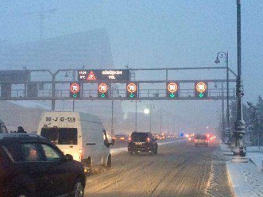 Bakı Nəqliyyat Agentliyi: Yollarda çətinlik yoxdur, sürət həddi 10 vahid qaldırılıb