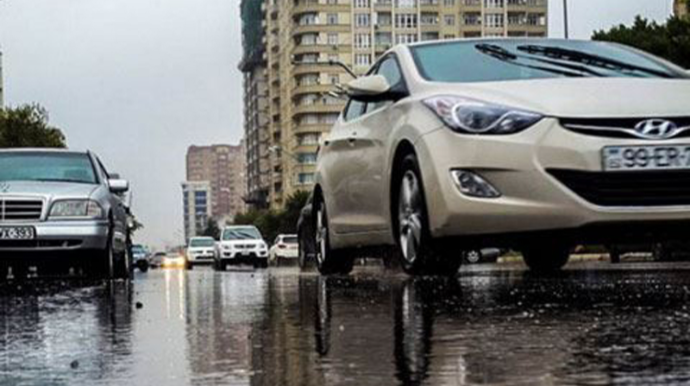 Yağışlı havalarda sürücülər bu qaydalara əməl etməlidir! - XƏBƏRDARLIQ 