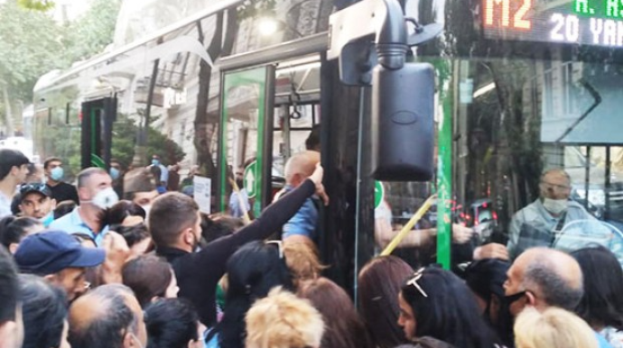 Avtobuslardakı sərnişin sıxlığının səbəbi nədir? - AÇIQLAMA