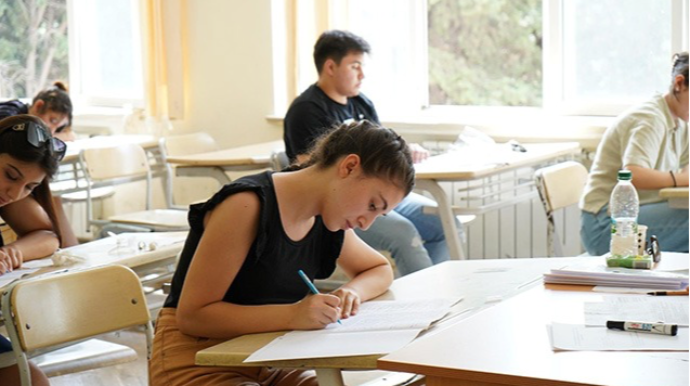 Kolleclərin boş qalan yerlərinə qəbul elan edildi 