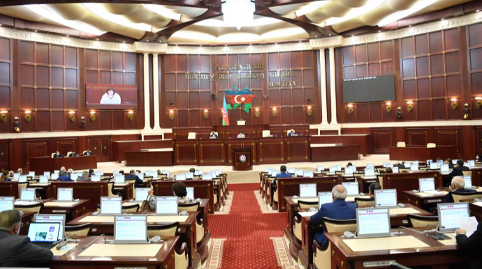 İlin ən fəal deputatları: adları çəkilənlər və unudulanlar 