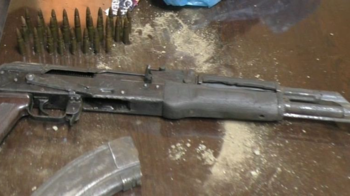 Bakıda küçədən avtomat tapıldı 