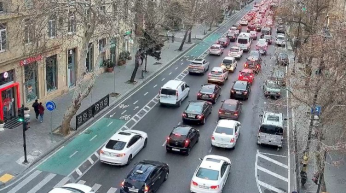 Paytaxtın “butulka effektli” yolları – Problemdən çıxış yolu nədir? 