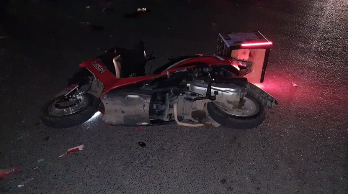 Paytaxtda avtomobil motosikletçini vuraraq xəsarət yetirib