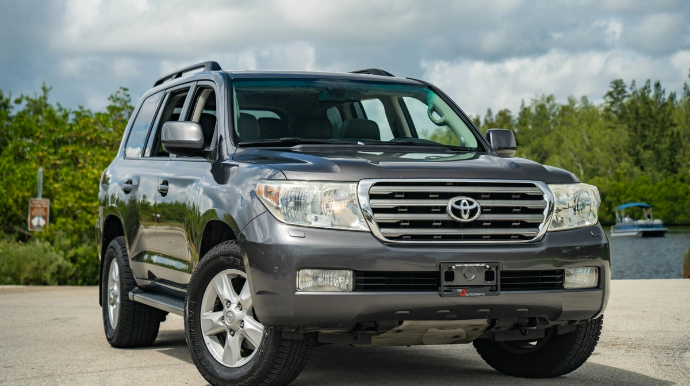 ЗАО Aqrarkredit продает Toyota Land Cruiser за 33 000 манатов