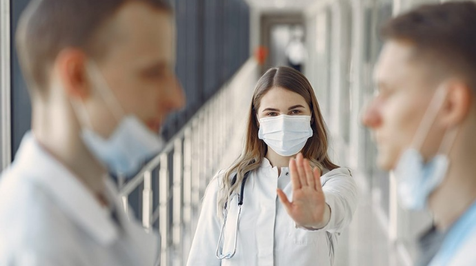 ÜST koronavirus xəstələrinin on gün müddətinə təcrid olunmasını təklif edir