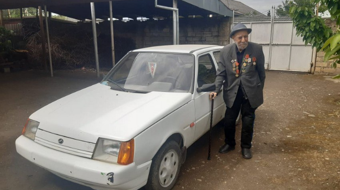 95 yaşlı müharibə veteranı:  "Avtomobilimi rahat şəkildə idarə edirəm" - VİDEO - FOTO