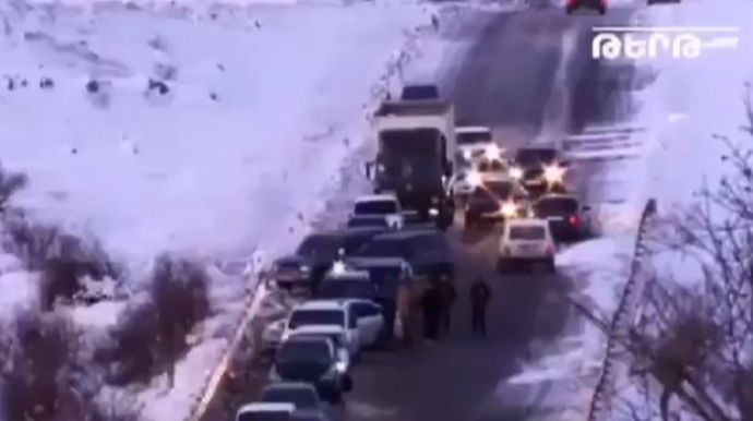 Ermənilər Sünikə gələn Paşinyanın yolunu kəsdilər  - VİDEO
