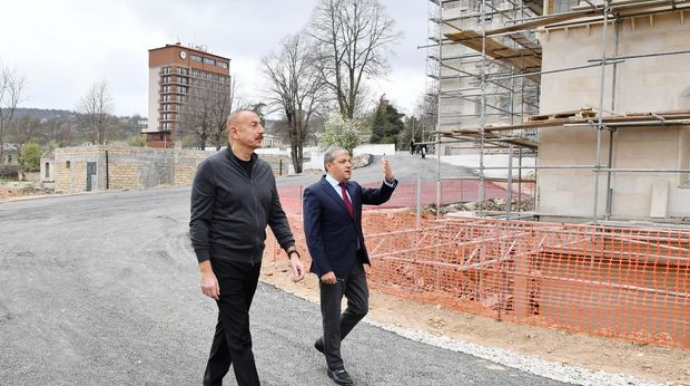 Prezident Şuşada inzibati binanın əsaslı təmiri ilə tanış oldu - FOTO 