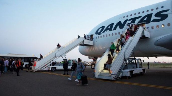 За пассажирами рейса Сингапур - Лондон авиакомпании Qantas Airways прилетит другой самолет  - ФОТО