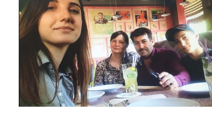Ukraynada maşın bombalandı; azərbaycanlı ailənin 3 üzvü aviazərbə nəticəsində ÖLDÜ - FOTO 