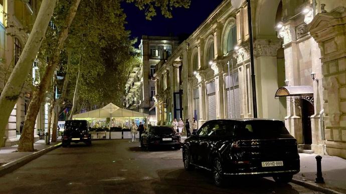 Xaqani bağının yaxınlığındakı 888, 444 və 777 nömrəli maşınlar kimindir? - FOTO