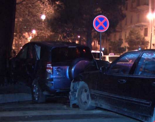 Qadın sürücü yol qəzasına səbəb oldu: 2 nəfər xəsarət alıb - Bakıda