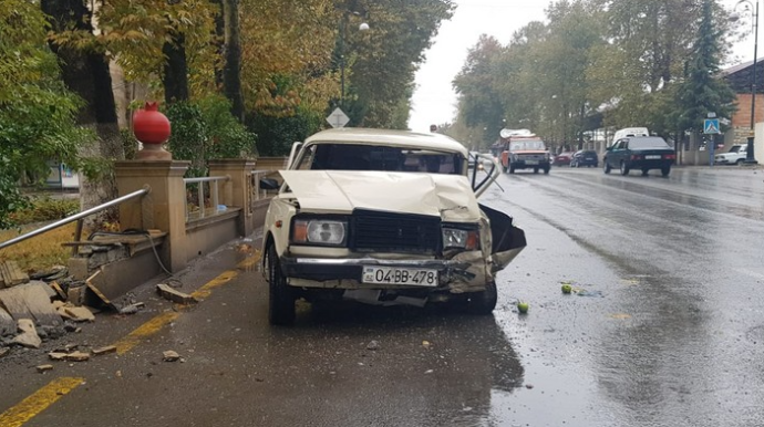 Göyçayda yol qəzası olub, xəsarət alanlar var   - FOTO