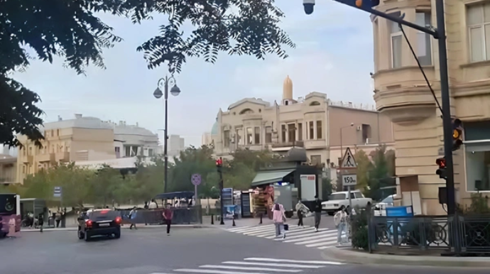 "Nizami" metrosunun yanında ləğv edilmiş piyada keçidi yenidən çəkildi  - VİDEO