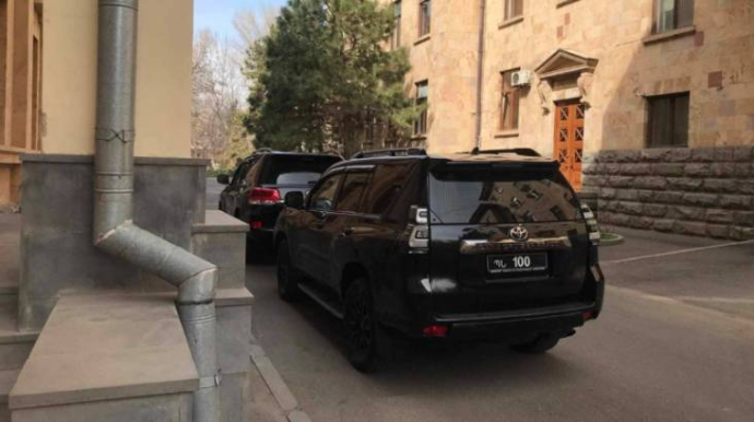 Papikyan qara cipdə  parlamentə gəldi - Qapalı iclas...  - FOTO