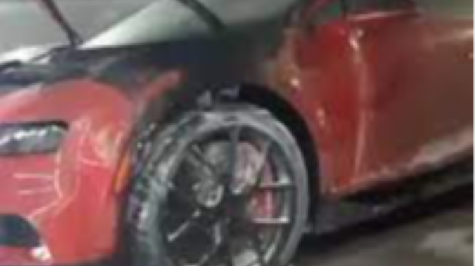 В Майами подожгли безумно дорогую Bugatti  - ВИДЕО
