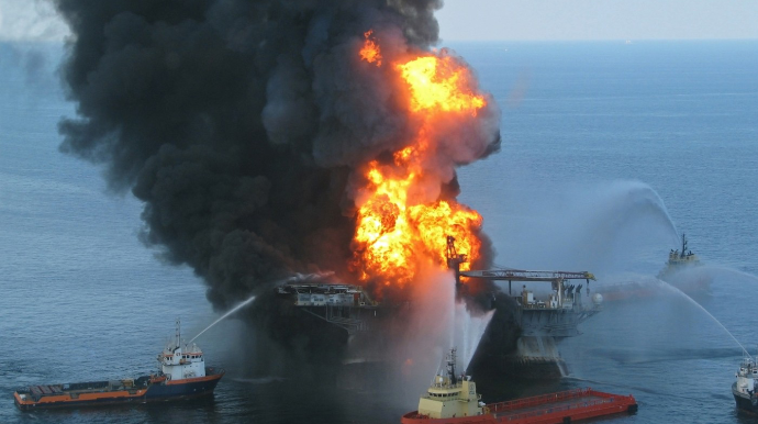 В Баку горит корабль:  есть пострадавшие - ОБНОВЛЕННЫЙ