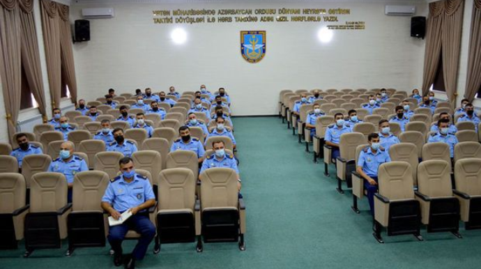 Azərbaycan Ordusunda hərbi qulluqçular üçün seminarlar keçirilir - FOTO