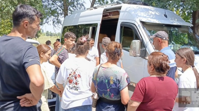 Ağdərə rayonunun Həsənriz kəndinə növbəti köç karvanı yola salındı - FOTO