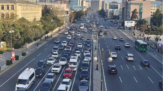 На каких улицах Баку 20 октября наблюдаются транспортные заторы?