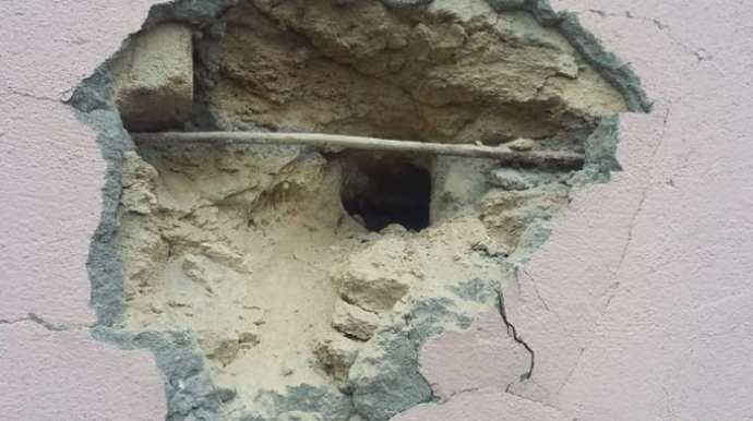 Ermənilərin atdığı mərmi Ağdamda məcburi köçkünlərin məskunlaşdığı qəsəbəyə düşüb  - FOTO