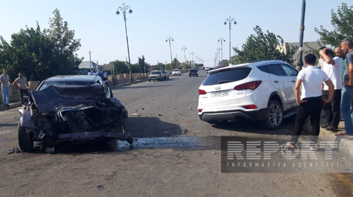 Biləsuvarda “Hyundai”la “Mercedes” toqquşdu: yaralılar var   - FOTO