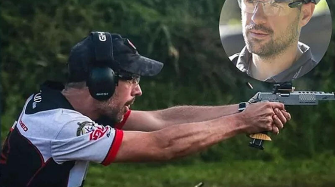 Dünya çempionu öz avtomobilində güllələndi