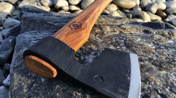 Bakıda 33 yaşlı kişiyə balta ilə xəsarət yetirildi