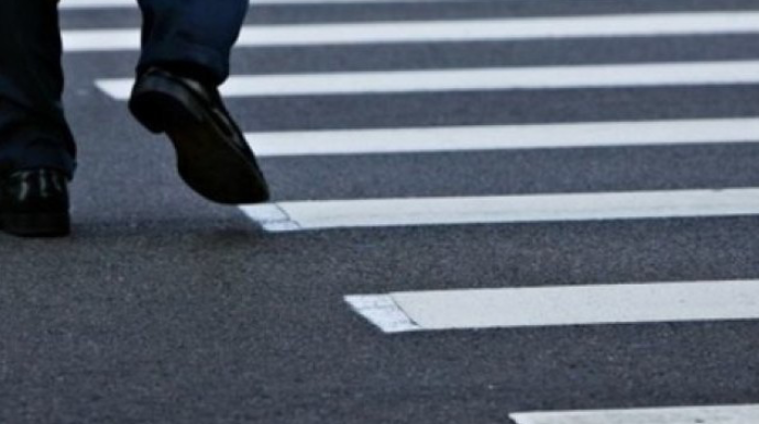 Qazaxda avtomobil piyadanı vuraraq öldürdü