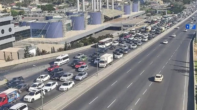 Bakının bu yollarında tıxac var 