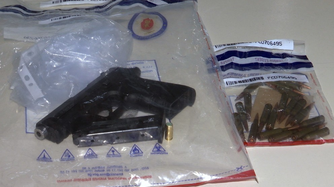 Bakı sakinindən silah-sursat götürüldü