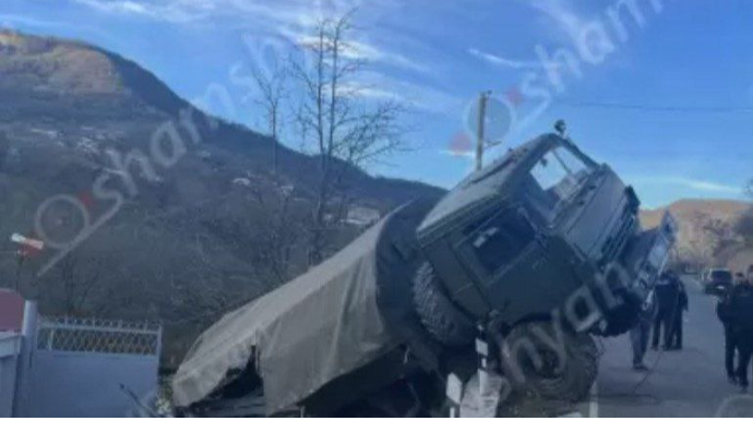 Zəngəzurda erməni əsgərlərin olduğu “Kamaz” aşdı: 7 nəfər...  - FOTO