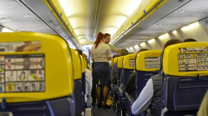 Antalyadan Astanaya uçan təyyarə təcili eniş etdi 