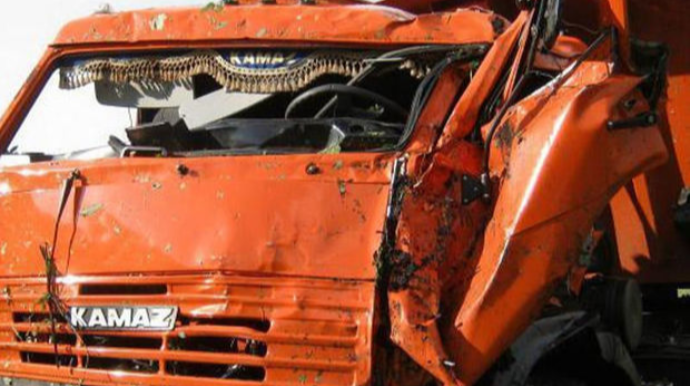 В Губинском районе столкнулись два грузовика, есть погибший