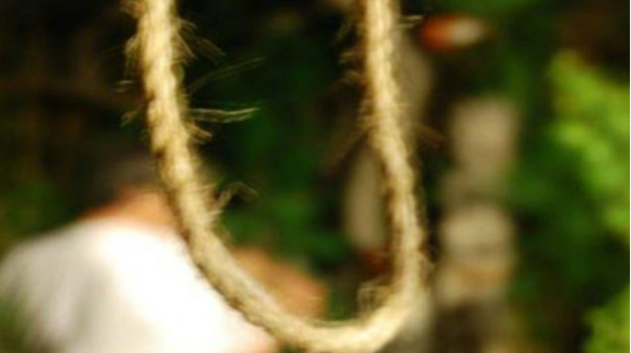 Ağsuda 26  yaşlı gənc özünü asıb